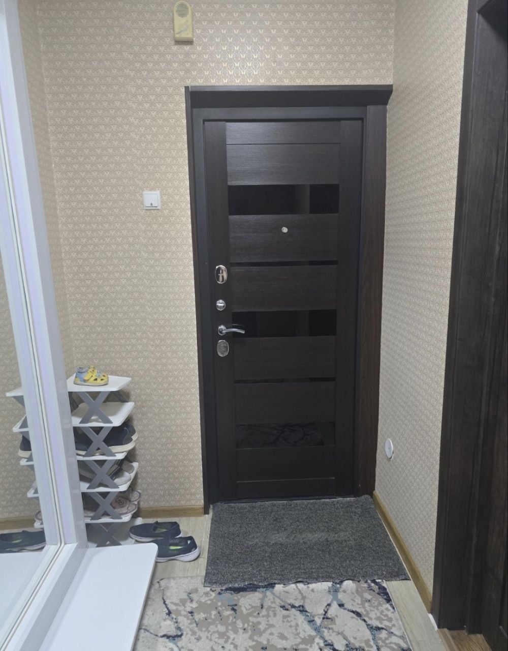 Юнусабад 19 квартал. Продается квартира  4/1/5