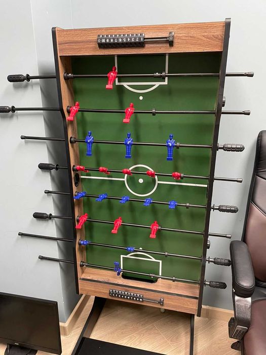 Продам настольный футбол в отличном состоянии