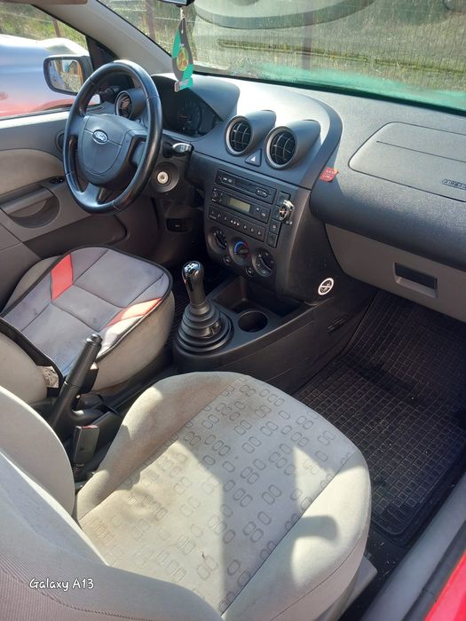 Vand ford Fiesta 2003 pentru piese