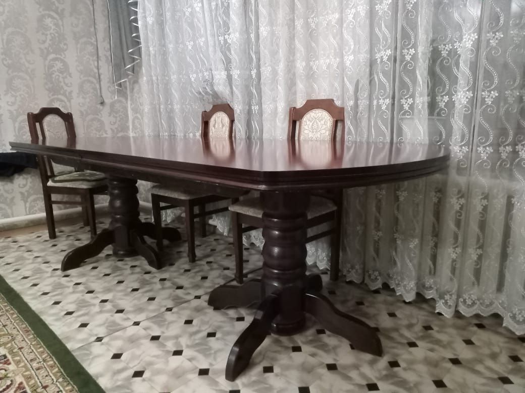 Продам стол в гостиную