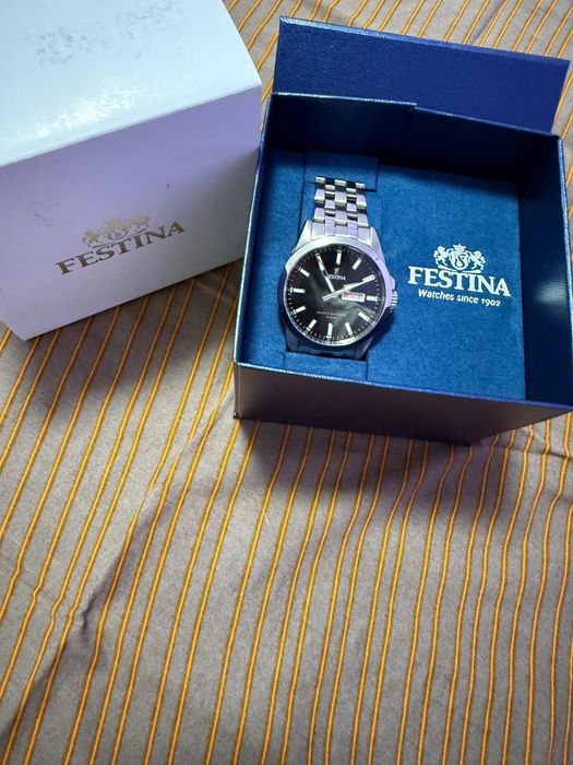 Ceas Festina cu brățară metalică