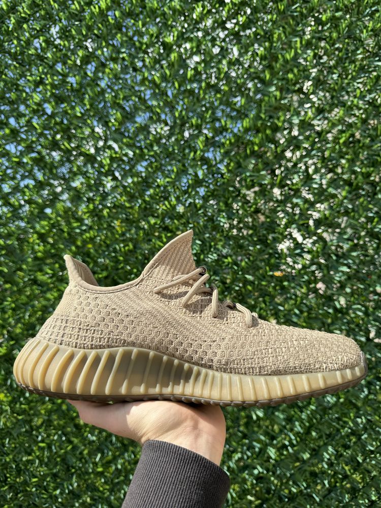 Vand Yeezy Sand Taupe conditie excelenta