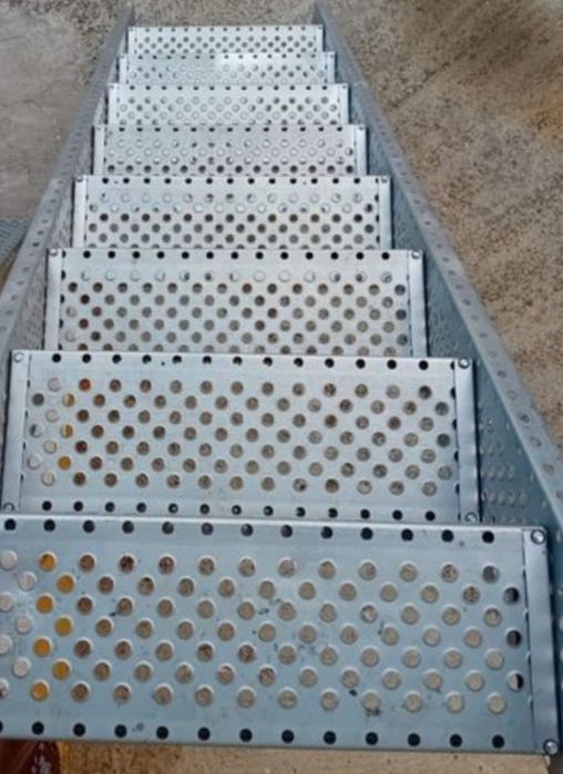 Scări zincate 85x27