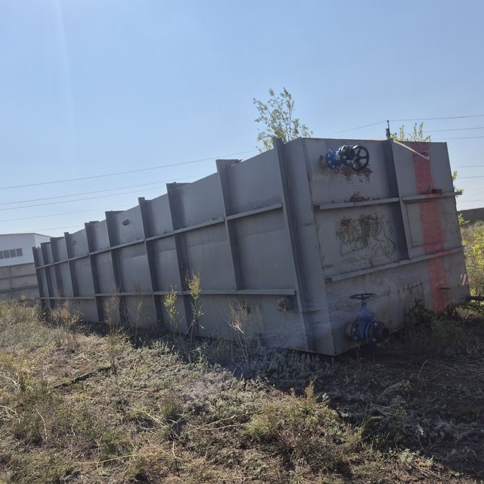 Продам емкости б/у обьемом 110 куб.метров размеры: длина 14.5 метров .