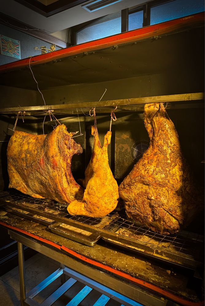 Цыпленок гриль 2500 тг, говядина, конина, баранина гриль. Колбаски.