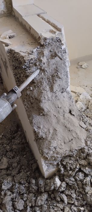 Демонтаж стен из бетона и кирпича