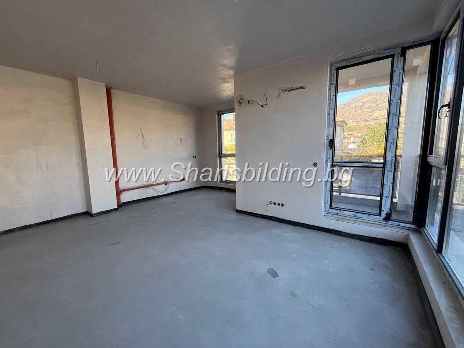 Продава се Тристаен апартамент в Карлово - 92 кв.м за 1190 €/кв.м - Снимка #1