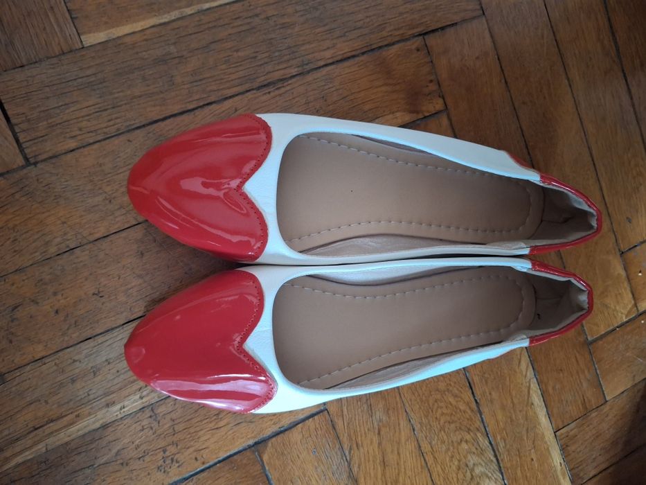 Лачени пантофки със сърце