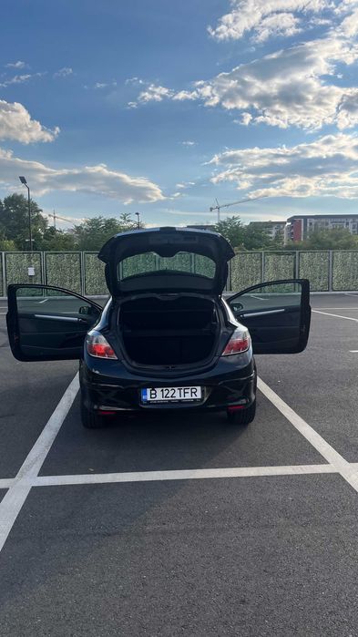 Opel Astra GTC 2 usi cu ecran android 4gb , card 64 gb
