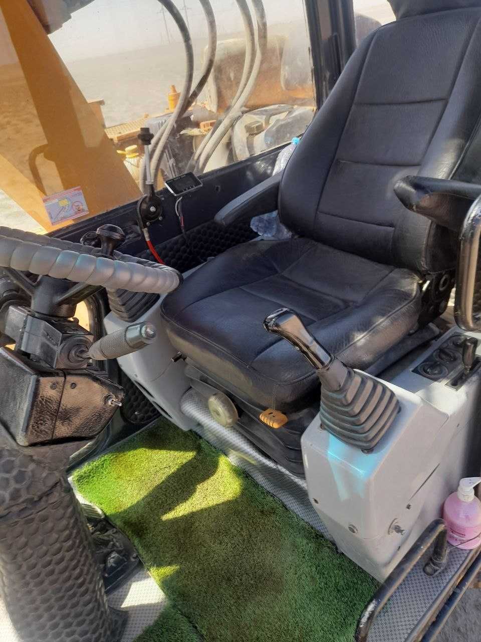 Ekskovator Hyundai Sotiladi yili 2003