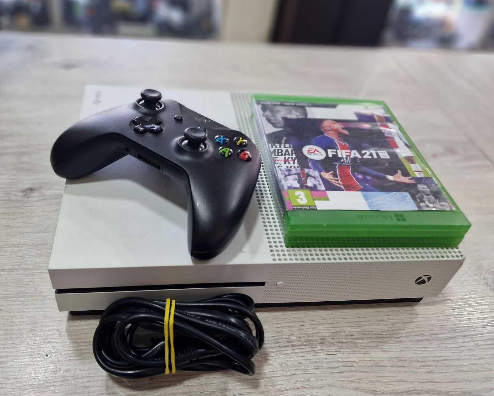 Microsoft Xbox One S 1TB + 2 игри подарък