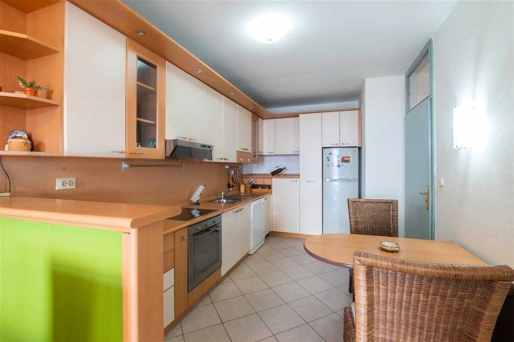 Дава се под наем Двустаен апартамент в Бургас, Лазур - 54 кв.м за 204 € - Снимка #2