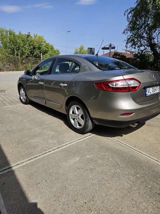 Vind renaul fluence an 2011 15 diesel  euro 5 în stare foarte bună
