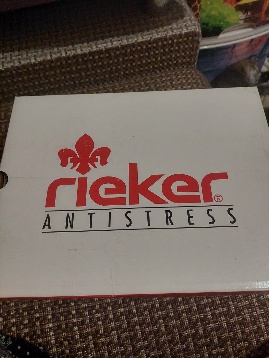 Продам Новые Женские Зимнии Батинки от Rieker 40 размер