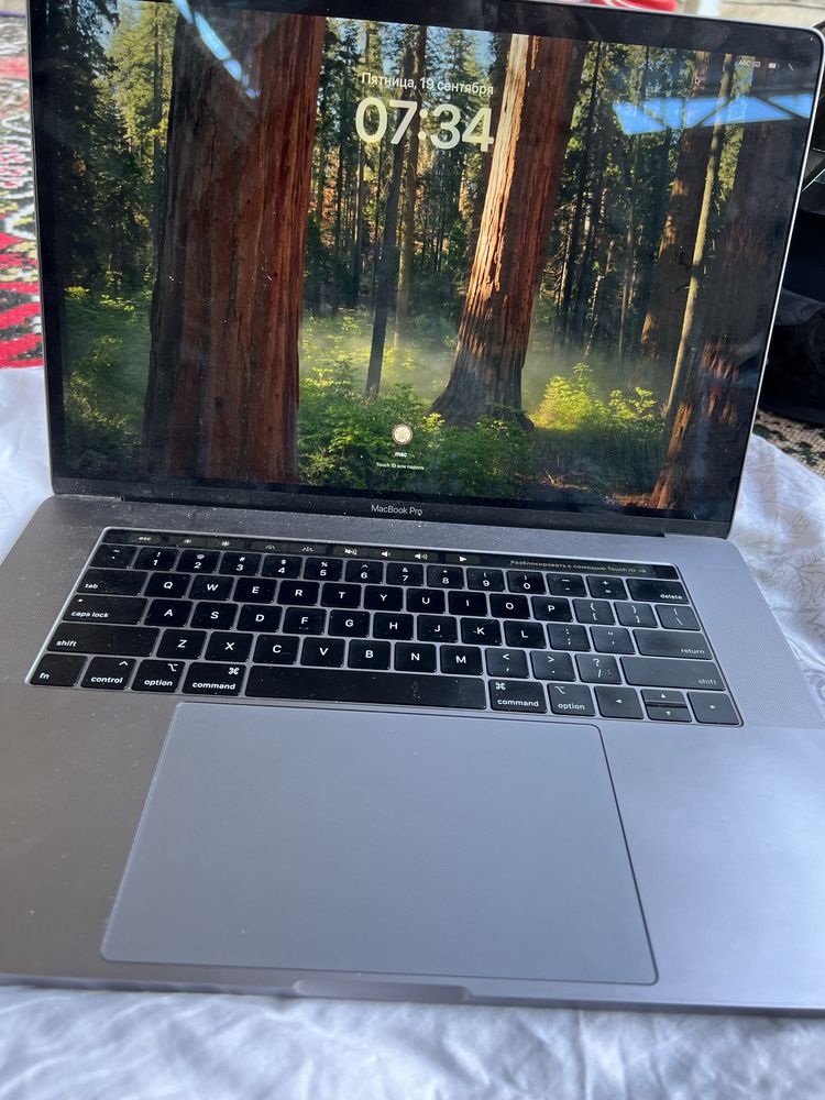 Macbook pro 16/256