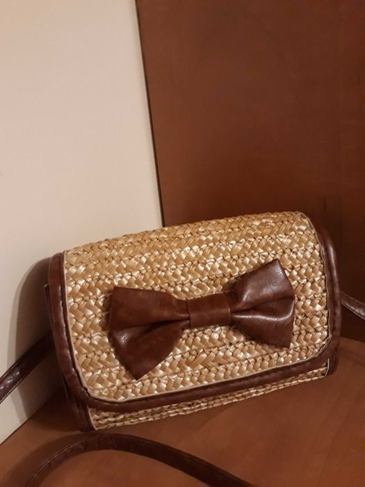 Дамска чанта с дълга дръжка