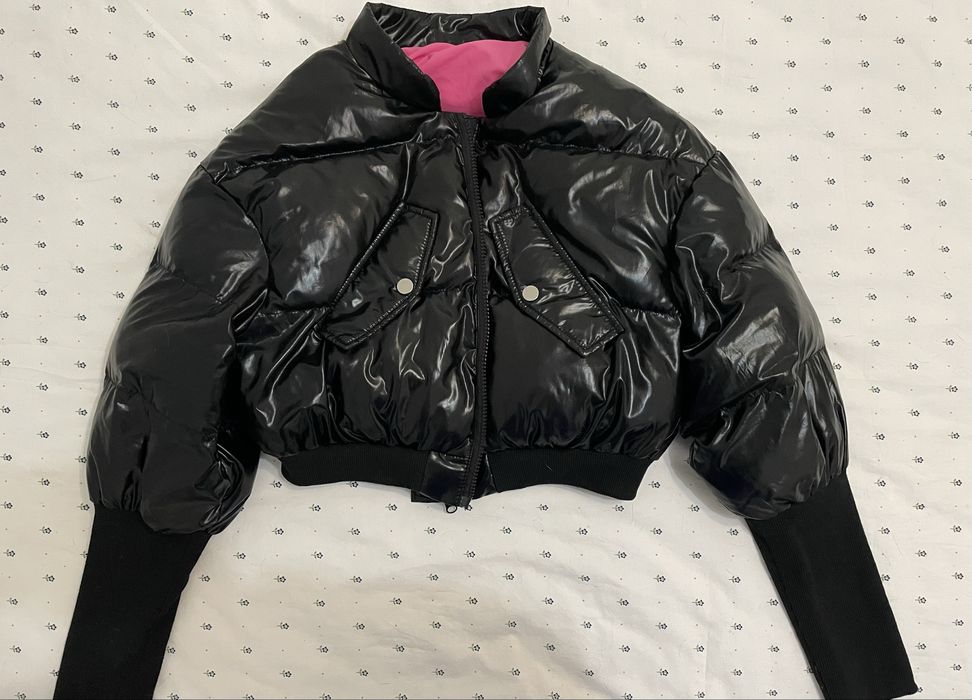 Черно лачено яке