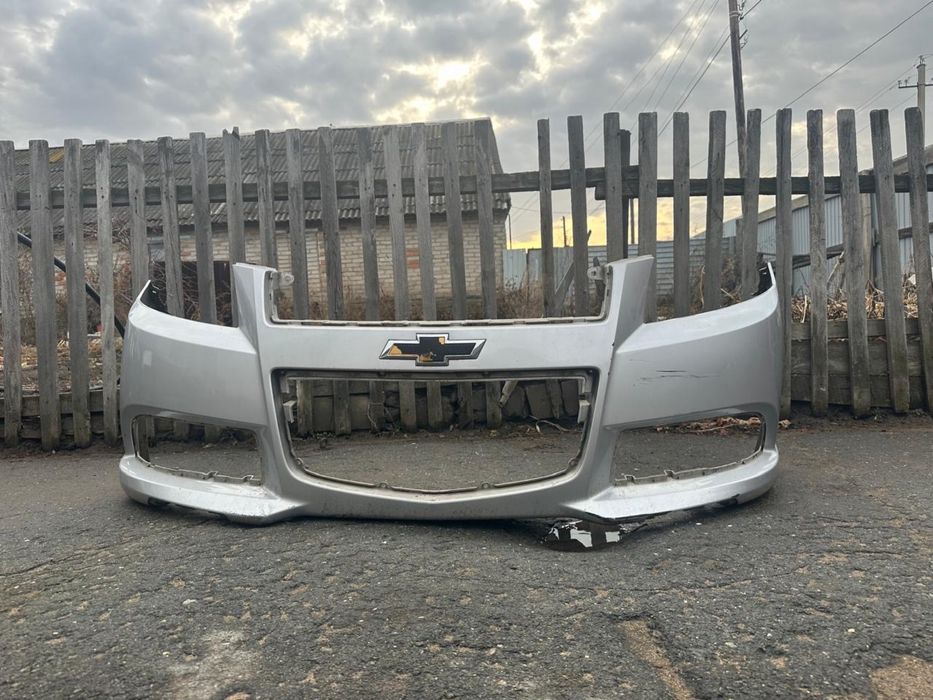 Продам бампер передний б/у