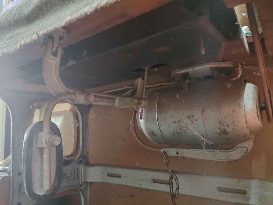 Професионална ЕЛЕКТРИЧЕСКА Шевна Машина LUCZNIK (за кожа)