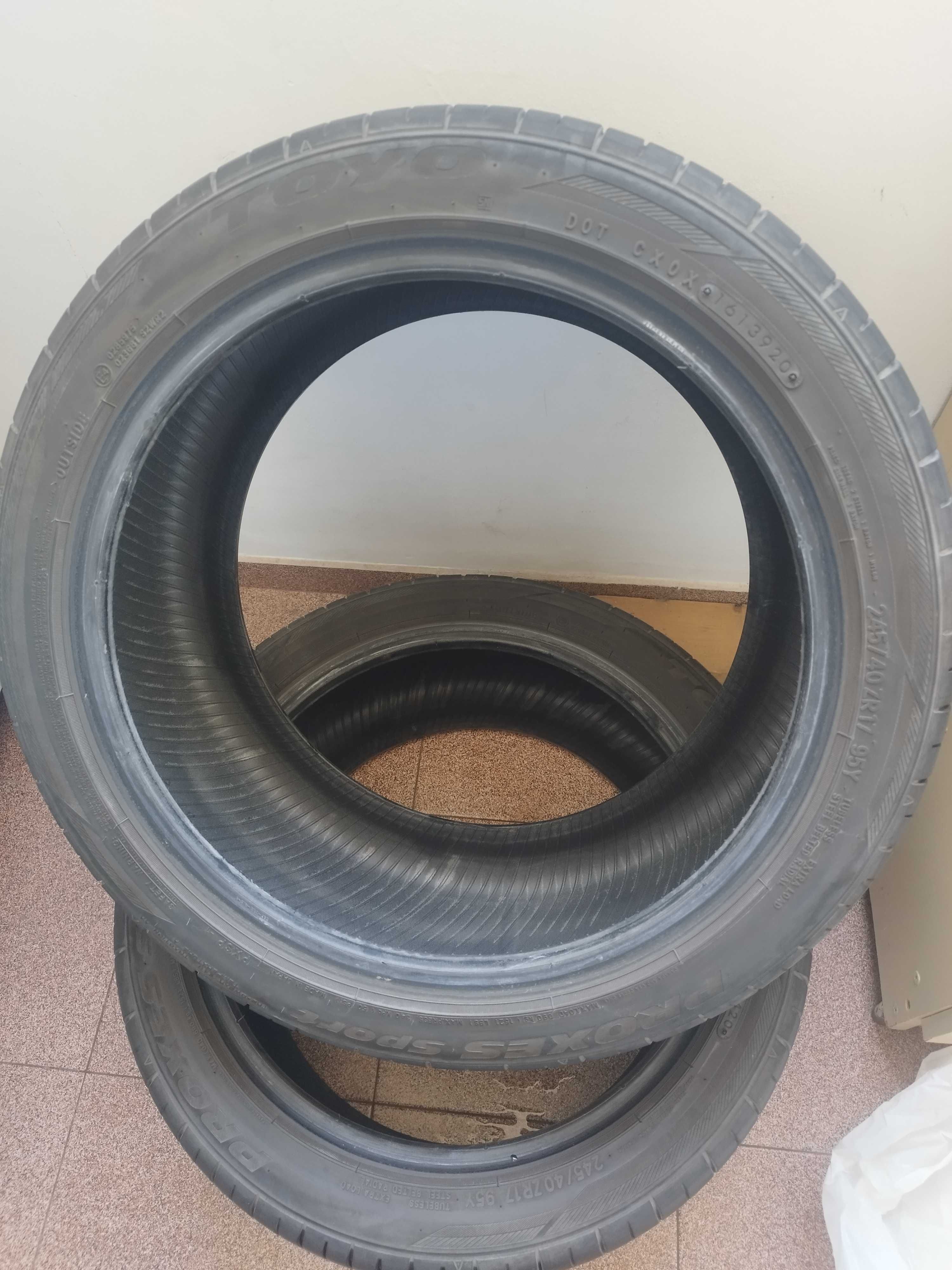2 бр. 245/40/17 TOYO Дот 20г.
