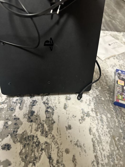 Vand PS4 slim 1T+jocurile din imagine+2 controllere