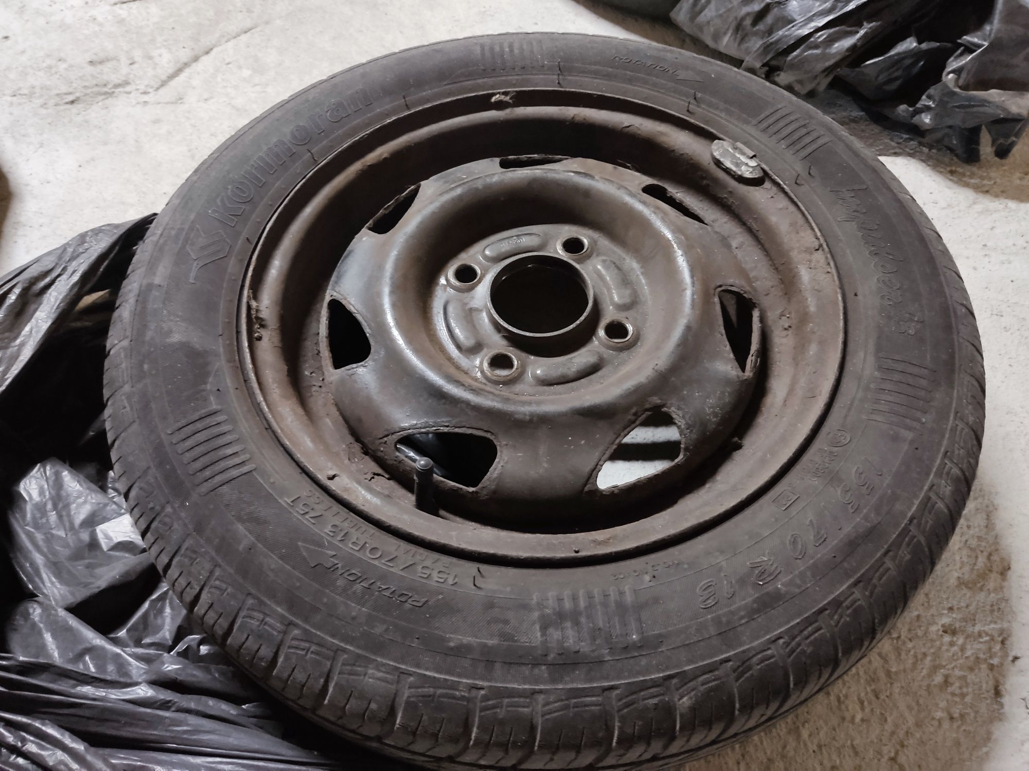 Джанти железни от Форд Ка 13ки със  зимни гуми с малък грайфер