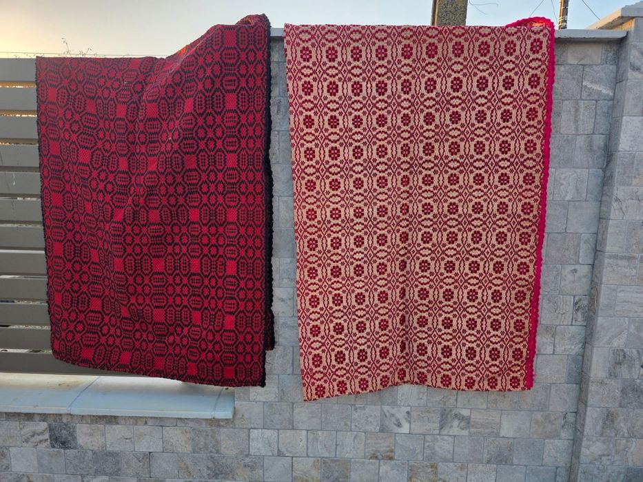 Vând macate țesute in război, din lână