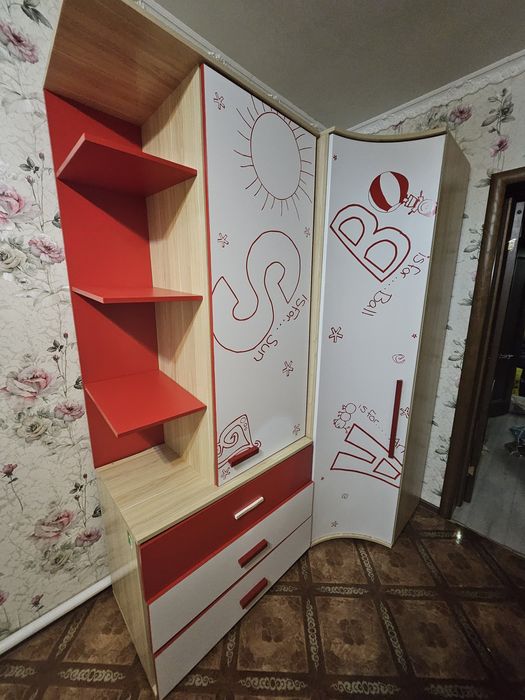 Детский мебель шкафы, письменный стол, полка