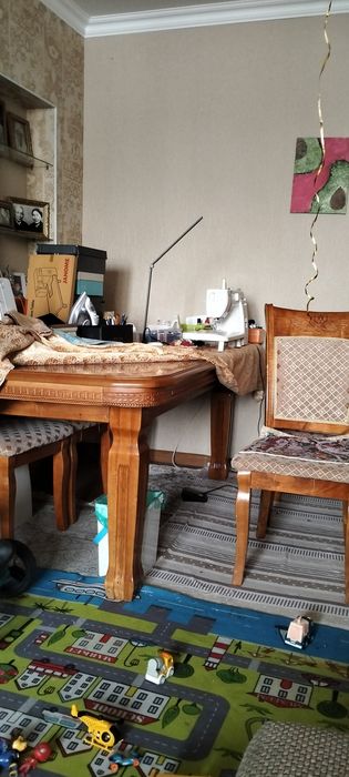 Стол со стульями