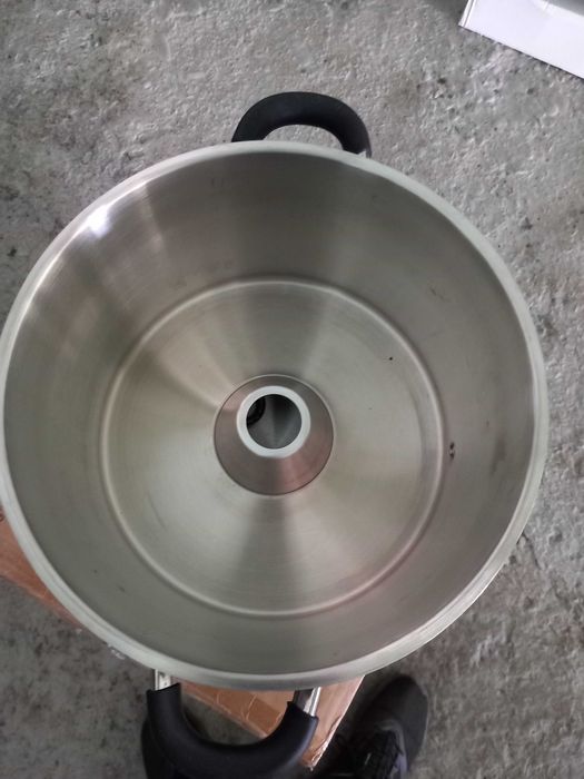 Storcator de fructe cu aburi