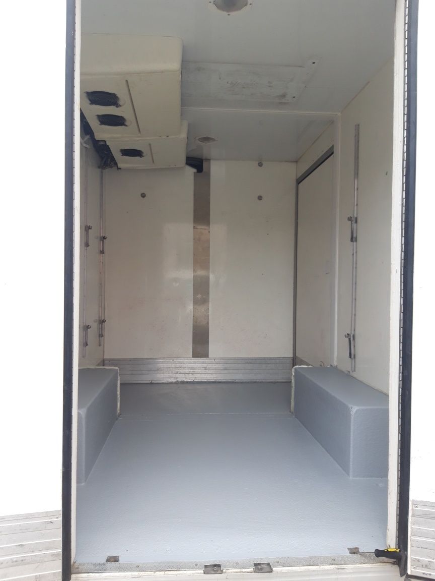 Transport frigorific refrigerare/congelare,catering