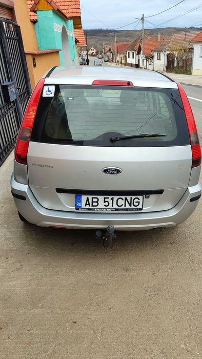 Vând Ford Fusion anul 2004