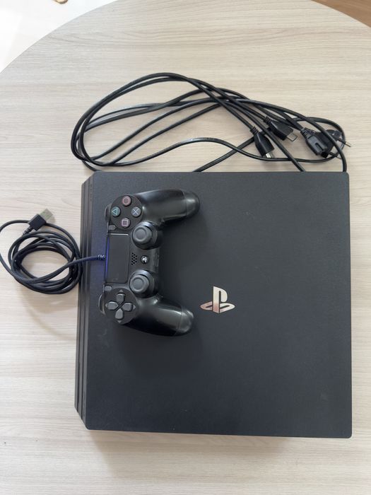 PS4 pro в идеальном состоянии