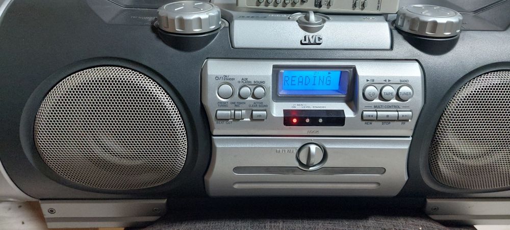 Vând sistem Boombox JVC RV-NB10B în stare perfectă de funcționare