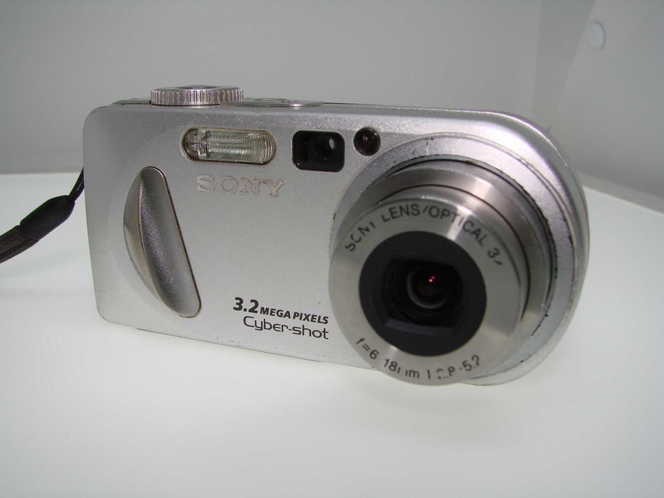 Sony Cybershot DSC-P8 Компактен фотоапарат Ретро Класика, 3.2MP