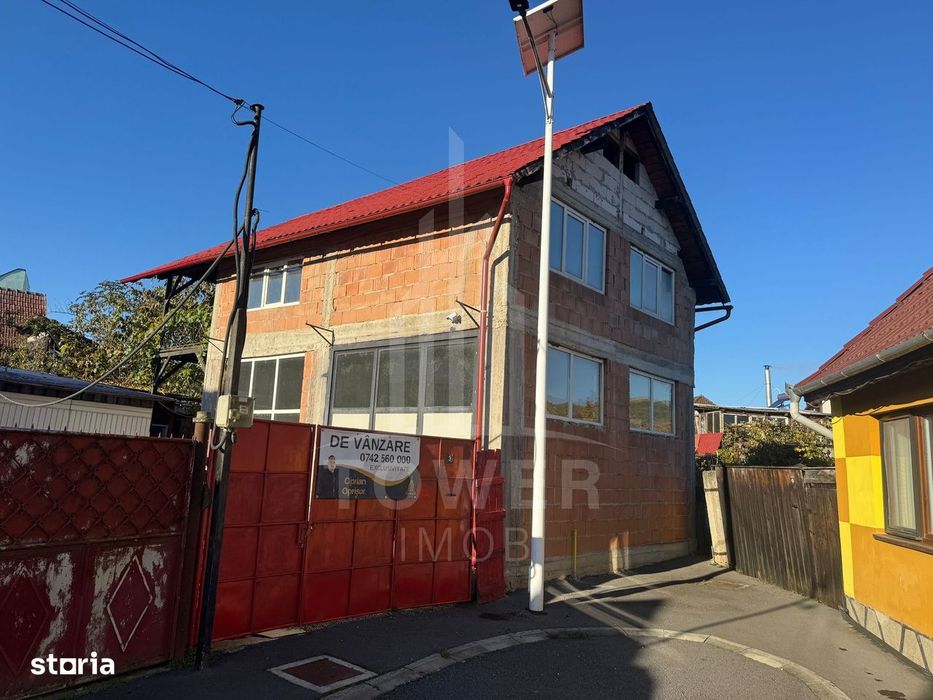 Două case la roșu în curte – Zona turistică Ocna Sibiului