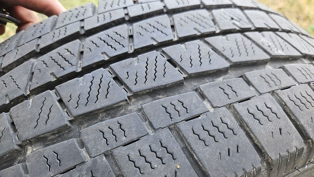 2бр гуми 205 65 16С фалкен дот 20