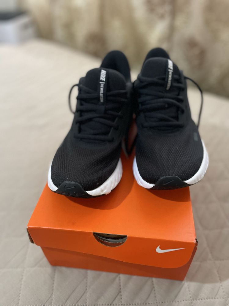 Nike Revolution 5