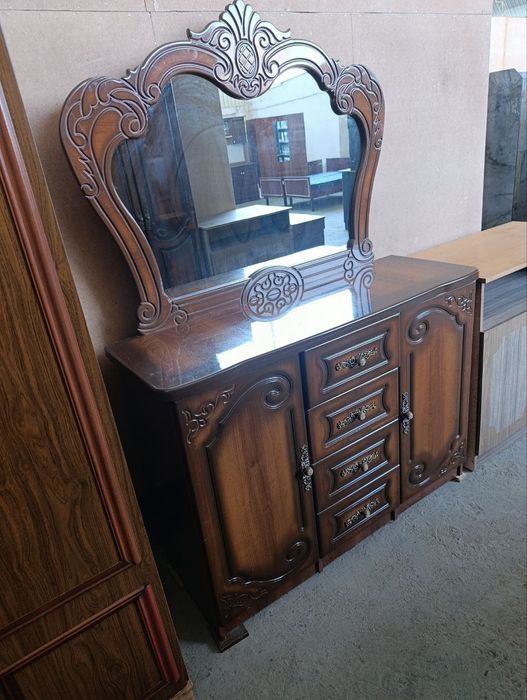 Спальни и  мебель