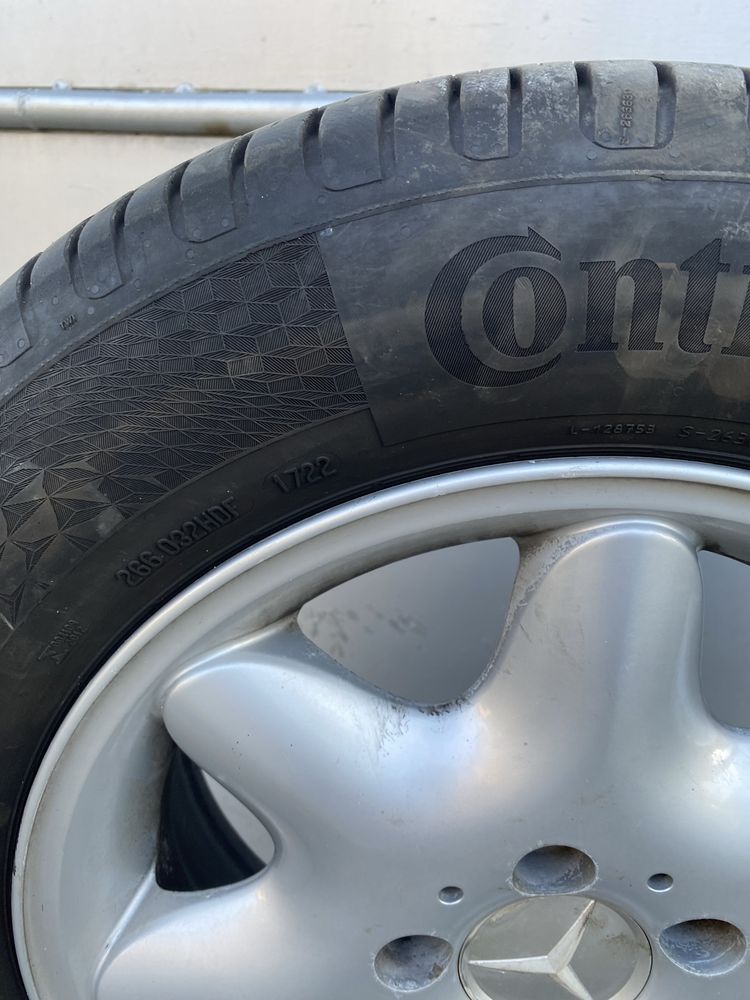 Продавам к-т 4бр.  летни гуми Continental с джанти 195/65/15 за W203
