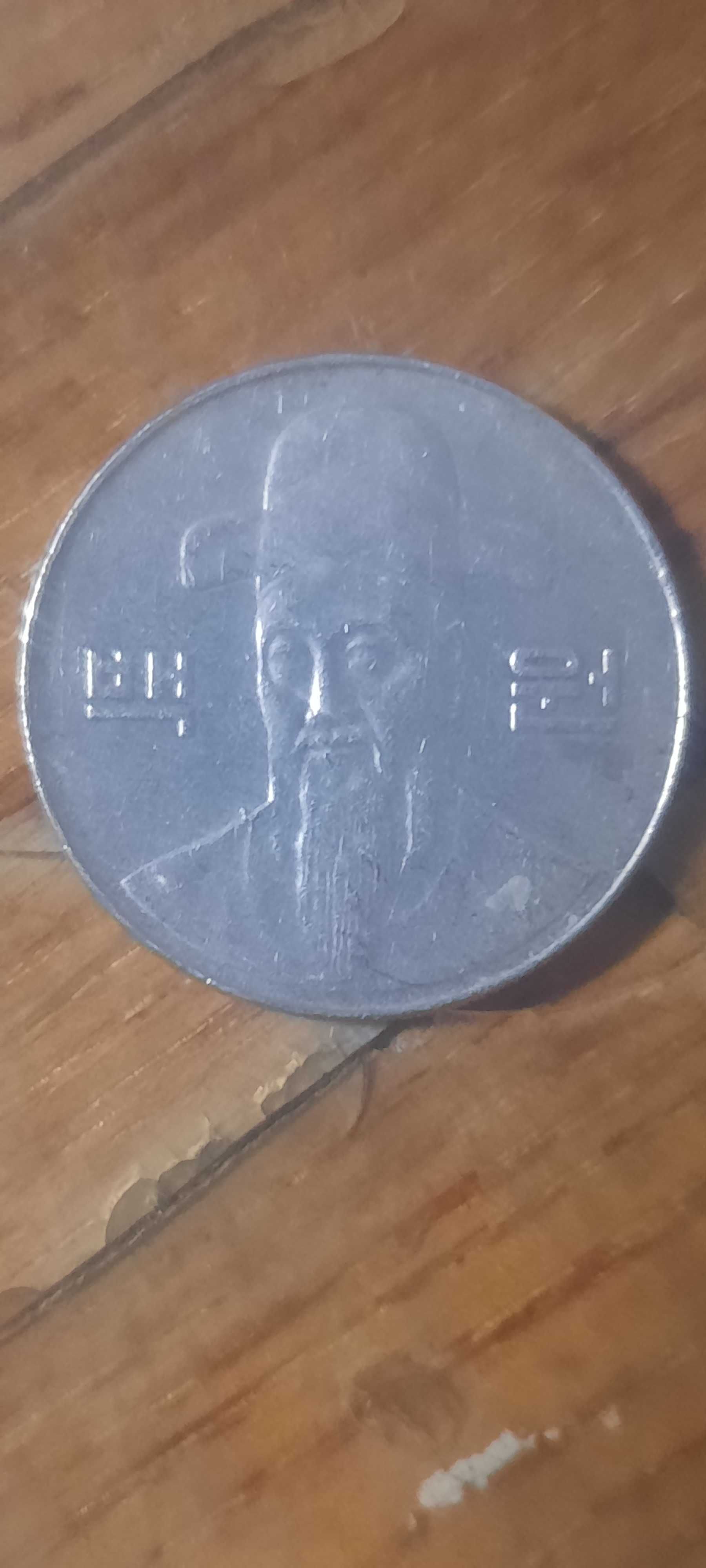 Продаю монету номиналом в 100 йен.