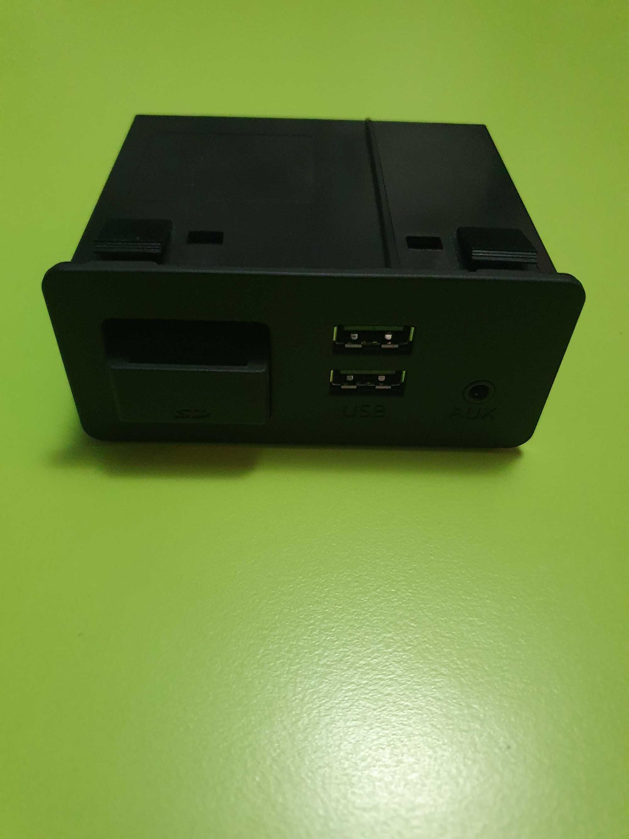 USB/AUX Hub за Мазда Cx-5