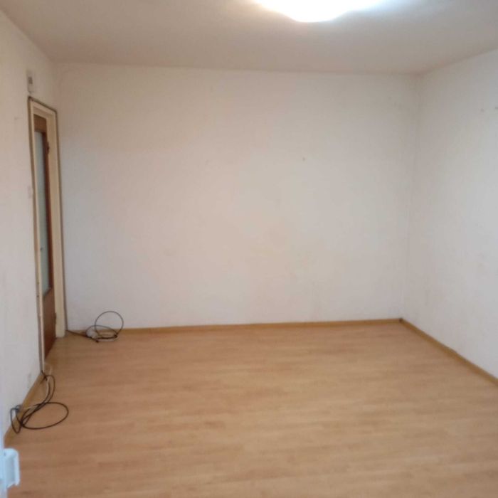 Propietar,vand apartament  2 camere ,semidecomandat in Constanta.