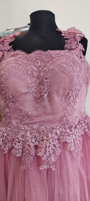 Продавам официална дамска рокля