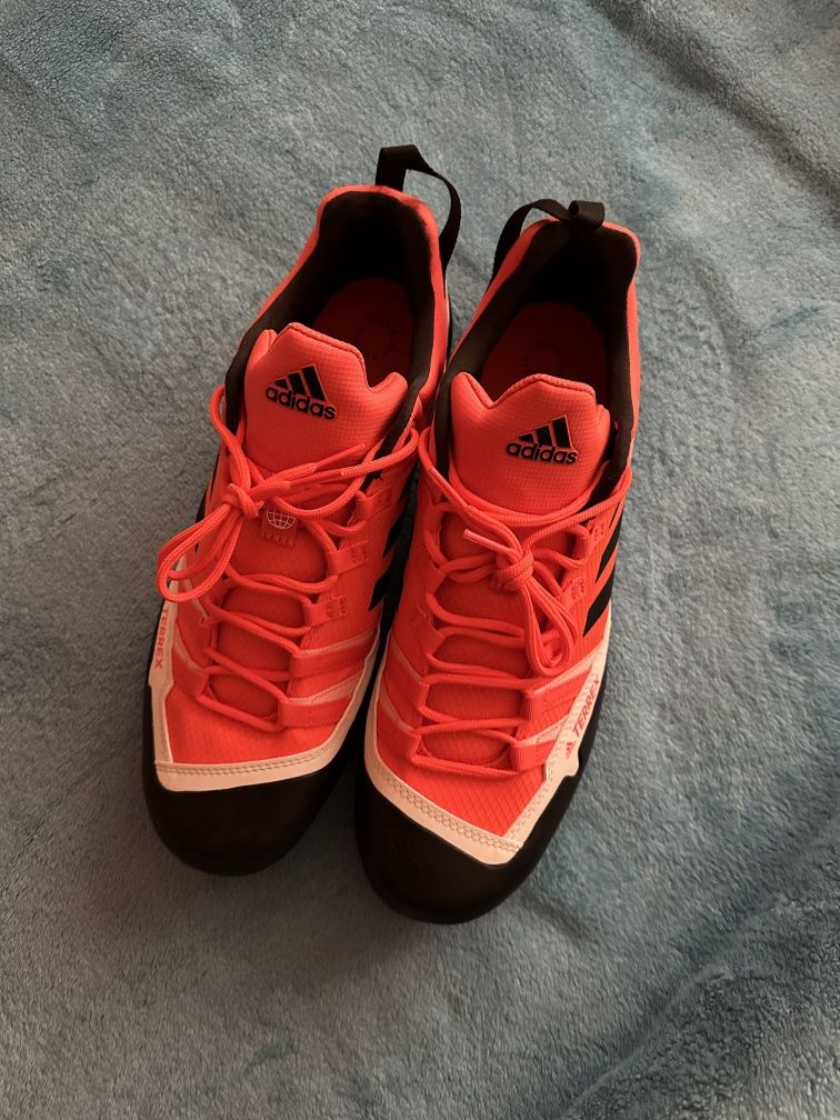 Продавам мъжки Маратонки ADIDAS