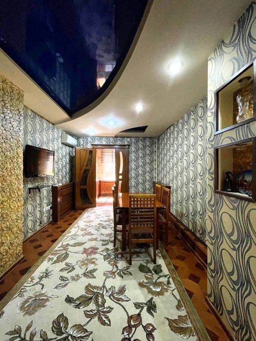 Сдаётся 4-х комнатная квартира в центре