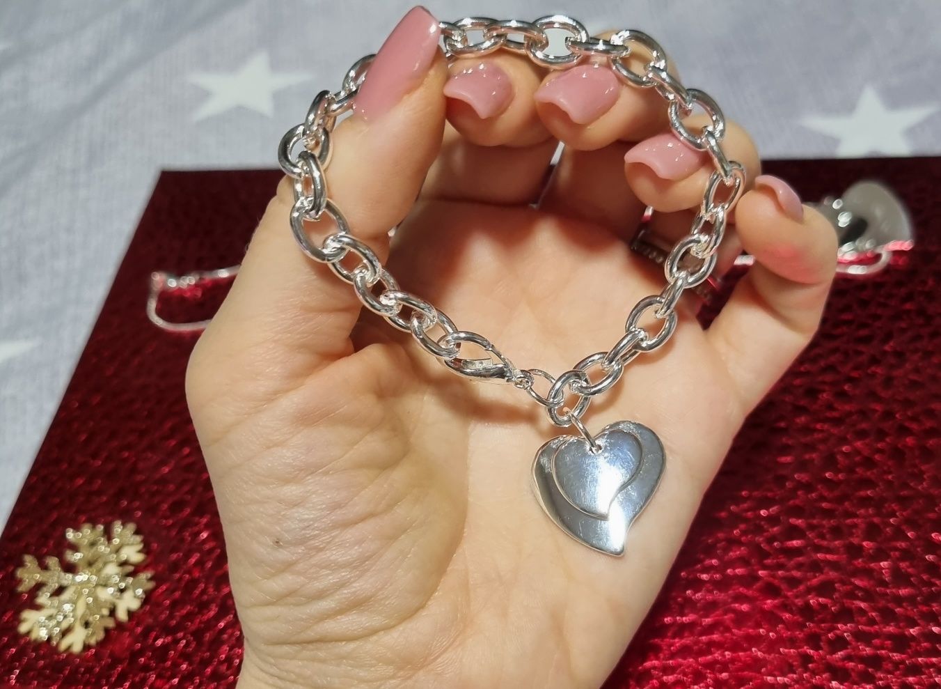 Сребърно колие и сърце