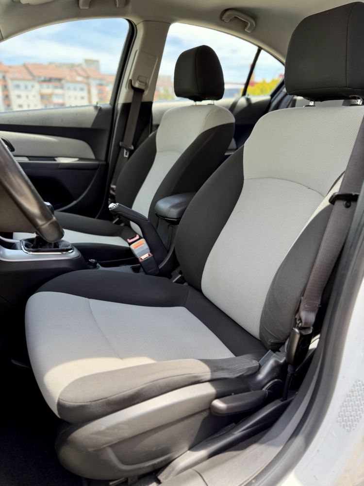 Chevrolet Cruze LS Benzina