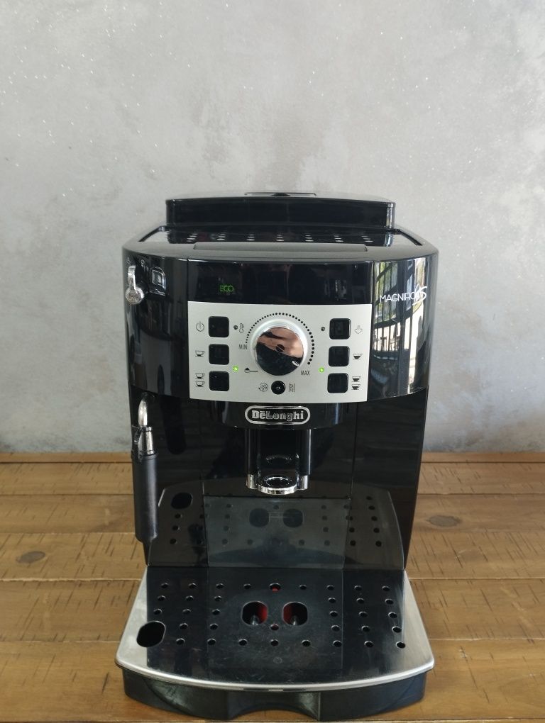 Aparat espressor cafea DeLonghi Magnifica S Negru/transport gratuit