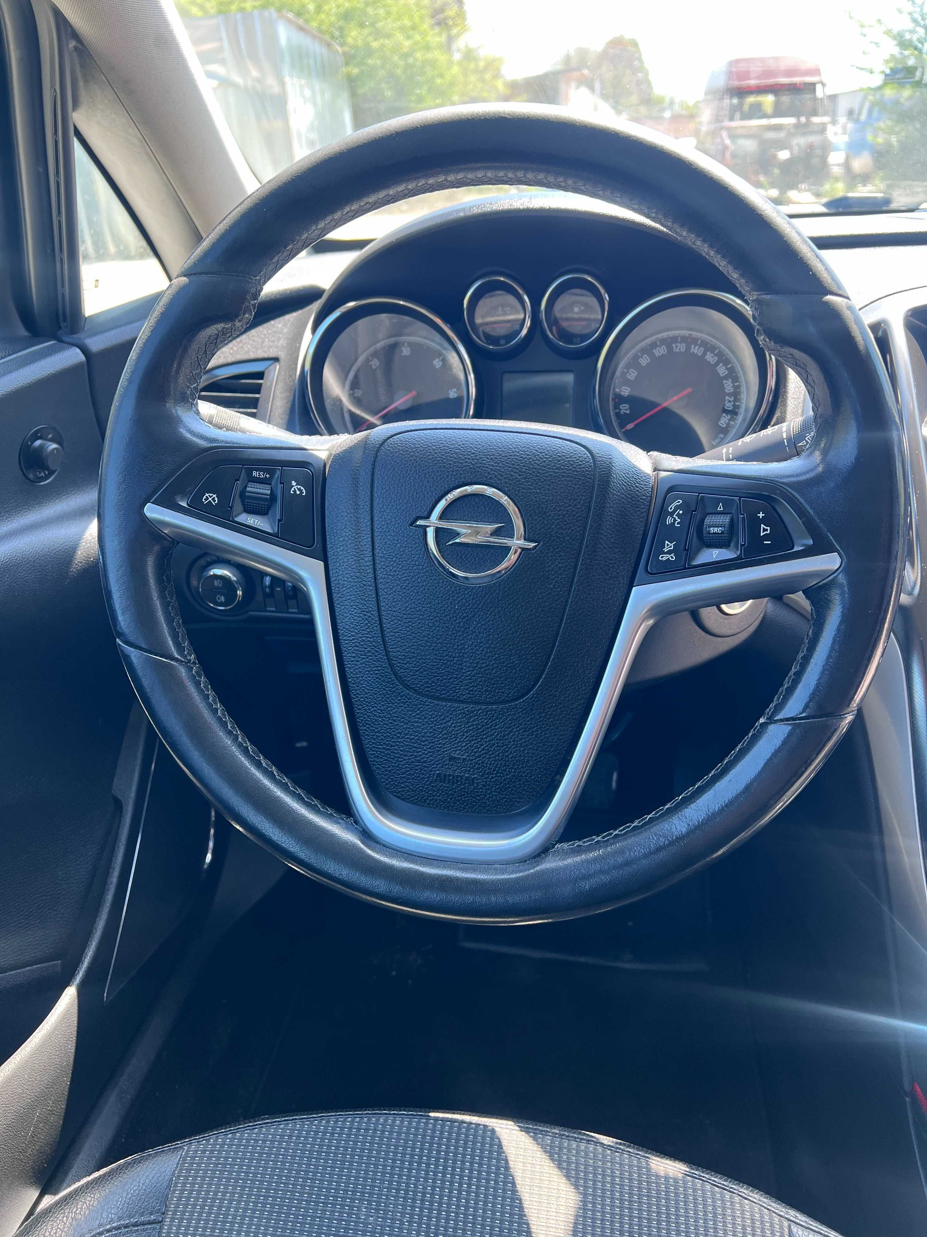 Opel Astra J 1.7 CDTI 110 к.с. БАРТЕР Април 2011 г.